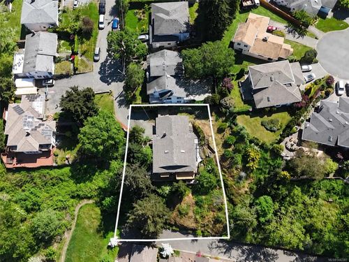 1071 Hyacinth Ave, Victoria, BC, V8Z2S6 | Card Image