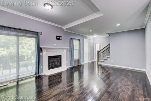 1724 Barrington Ct, Lake Orion, MI, 48360-1328 | Card Image