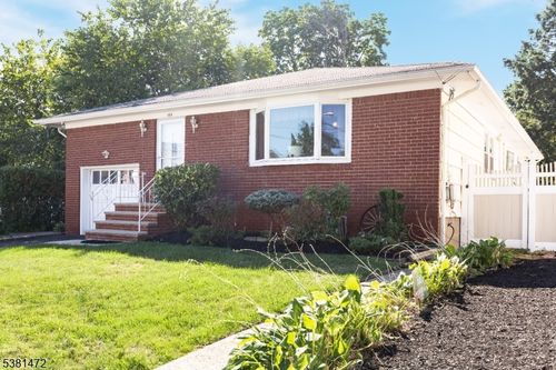 496 Ragland Dr, Roselle Park, NJ, 07204-2418 | Card Image