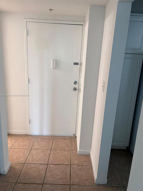 apt-319-19380 Collins Ave, Sunny Isles Beach, FL, 33160-2289 | Card Image