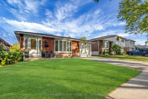 741 Mullin Way, Burlington, ON, L7L4J8 | Card Image