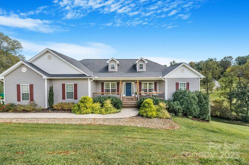 81 Double Brook Dr, Weaverville, NC, 28787-7304 | Card Image