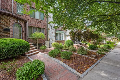64 82nd Pl, Middle Village, NY, 11379-2341 | Card Image