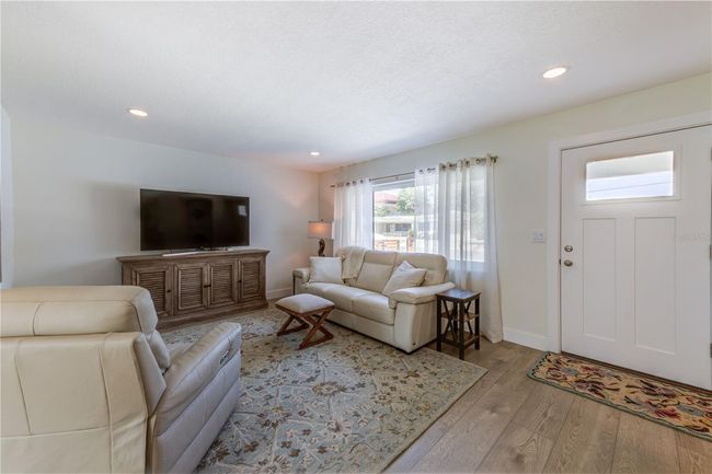 320 84 Th Ave, House other with 2 bedrooms, 1 bathrooms and null parking in ST PETE BEACH FL | Image 5