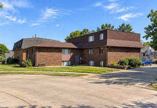 8-3405 Holiday Ct, Bettendorf, IA, 52722-6701 | Card Image