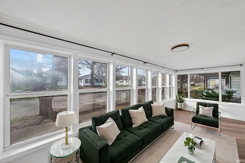 526 S 35th Street, South Bend, IN, 46615-2402 | Card Image