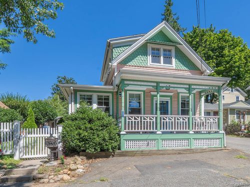 182 14th Ave, Sea Cliff, NY, 11579-1204 | Card Image