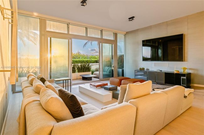 APT-201 - 321 Ocean Dr, Condo with 5 bedrooms, 6 bathrooms and null parking in Miami Beach FL | Image 13