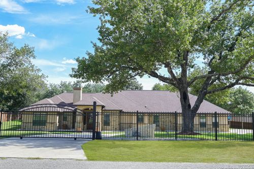 113 Eden Xing, Adkins, TX, 78101-2769 | Card Image