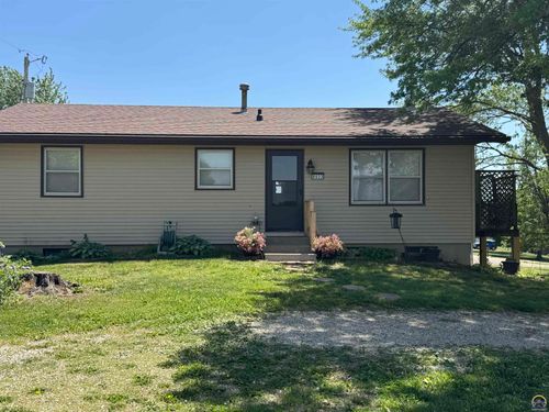 8833 Hickory Ln, Ozawkie, KS, 66070-5106 | Card Image