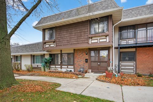 5525 Pebblebeach Dr, Hanover Park, IL, 60133-5454 | Card Image