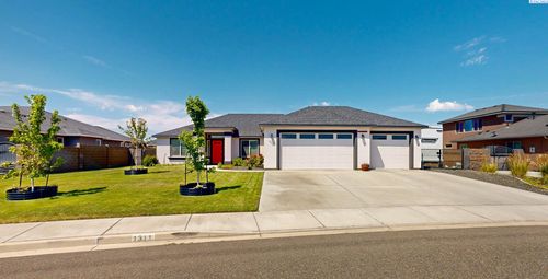 1311 Platinum Pl, West Richland, WA, 99353-5108 | Card Image