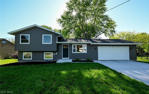 1520 Congress Lake Rd, Mogadore, OH, 44260-1925 | Card Image