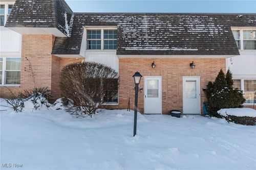 6919 N Parkway Drive, Middleburg Heights, OH, 44130 | Card Image