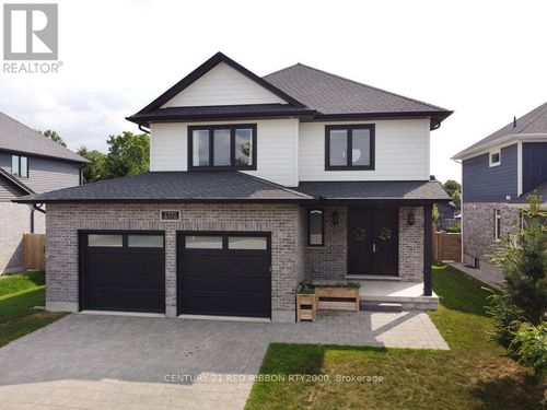 2555 Terry Fox Crt, Mount Brydges, ON, N0L1W0 | Card Image