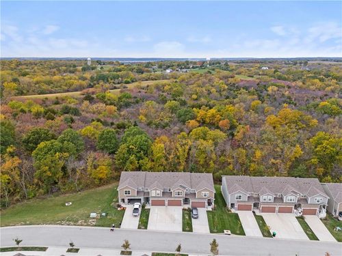 7374 Grand Slam St, Parkville, MO, 64152-8799 | Card Image