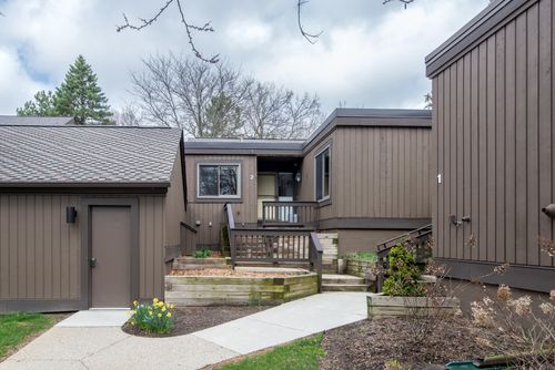 2 Northwick Ct, Ann Arbor, MI, 48105-1408 | Card Image