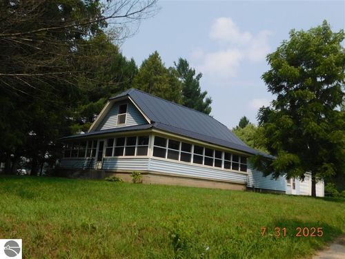 4524 20 Mile Rd, Marion, MI, 49665-9372 | Card Image