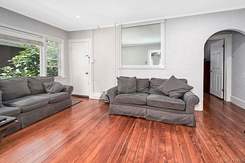 25-25 Exchange Pl, Port Chester, NY, 10573 | Card Image