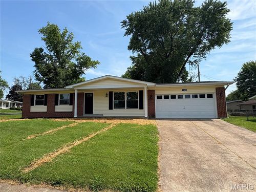 1585 Flamingo Dr, Florissant, MO, 63031-3460 | Card Image