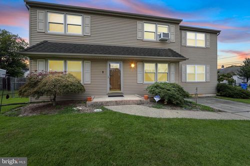 93 Wellington Pl, Burlington, NJ, 08016-3329 | Card Image