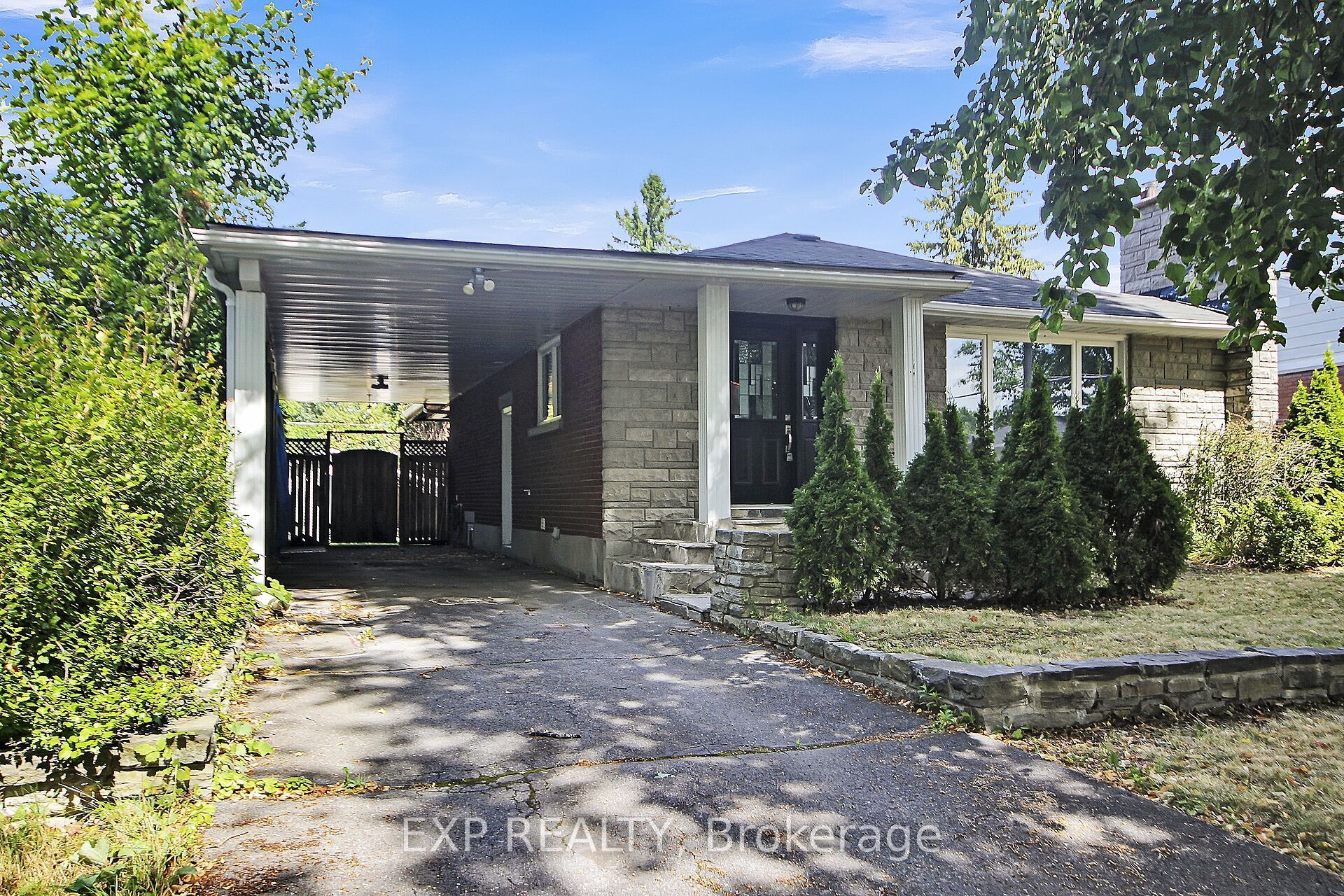Residential Lease in Parkway Park - Queensway Terrace S and Area 3