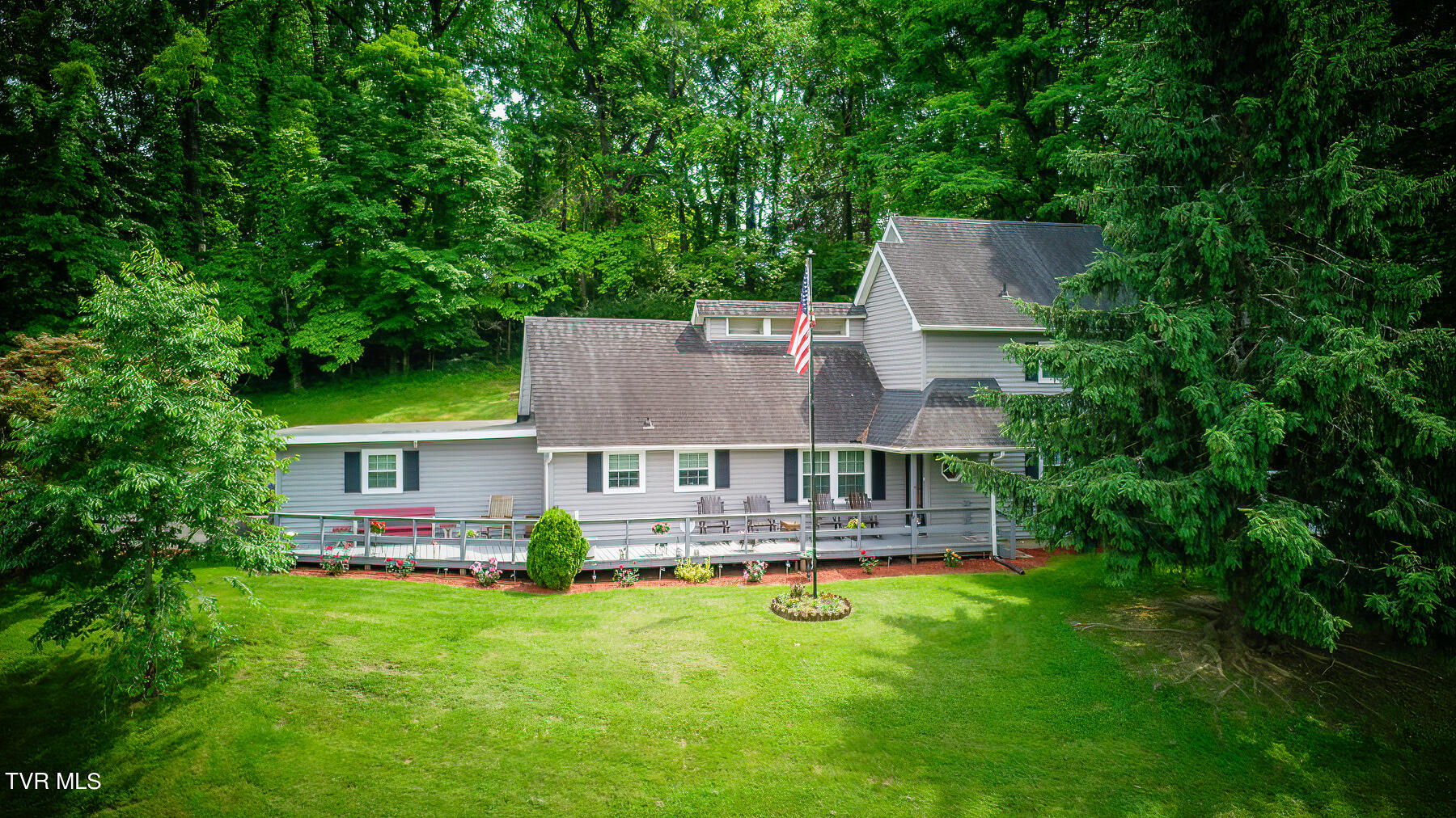Garden Ln, Bristol, VA 24201