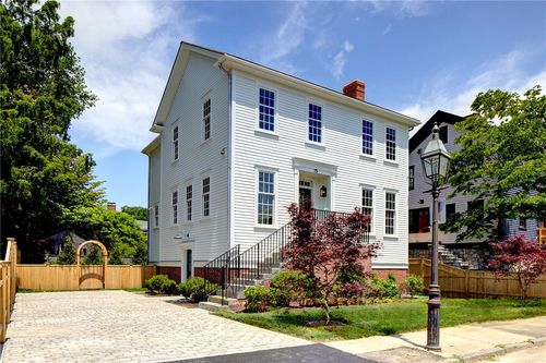 75 Bridge Street, Newport, RI, 02840 | Card Image