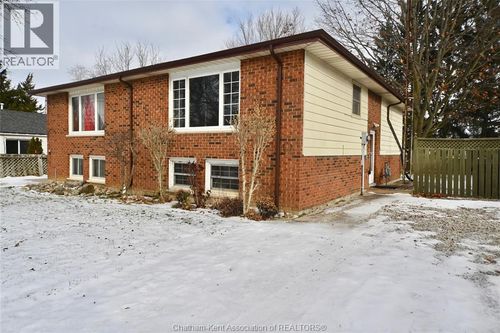 {{alt}} | Card Image