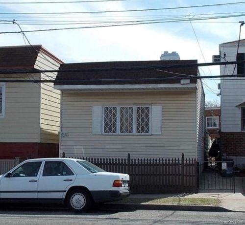 6962 Juniper Blvd S, Middle Village, NY, 11379-1732 | Card Image