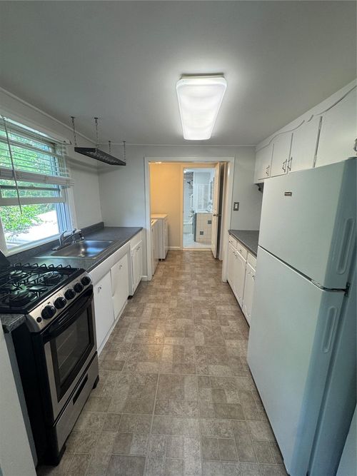 124 Cliff Rd E, Wading River, NY, 11792-1211 | Card Image