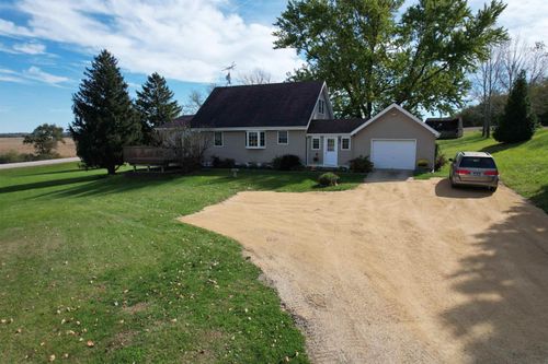 19558 144th Ave, Monticello, IA, 52310-8042 | Card Image