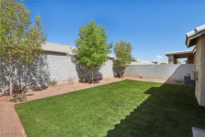 207 Roxborough Street, Townhouse with 3 bedrooms, 2 bathrooms and null parking in Henderson NV | Image 3