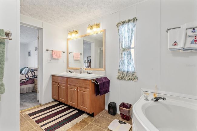Master Bathroom | Image 17