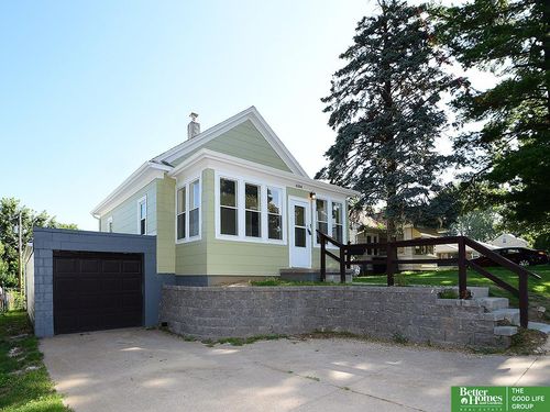 6104 Emmet St, Omaha, NE, 68104-3321 | Card Image