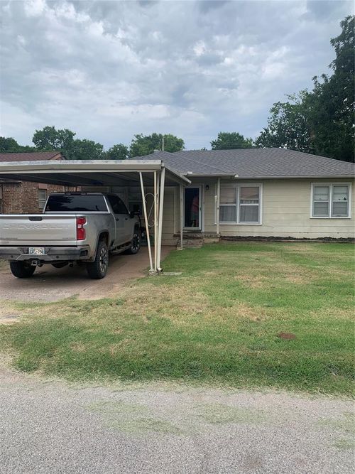 927 N Sunset Dr, Anadarko, OK, 73005-4627 | Card Image
