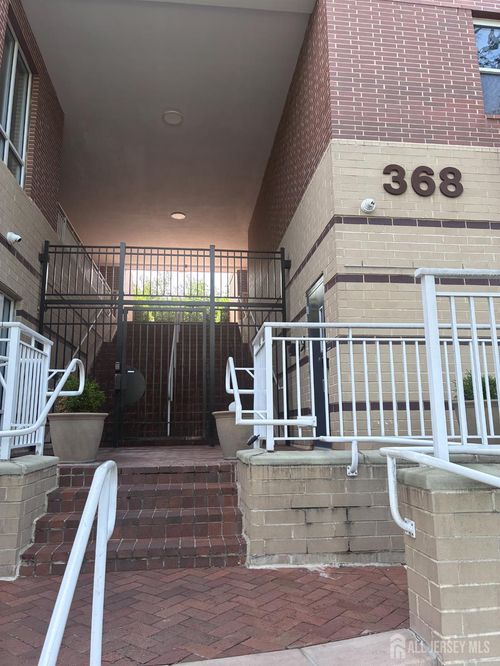 368 Rector St, Perth Amboy, NJ, 08861-4288 | Card Image