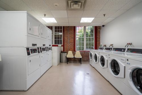 apt-206-470 Silver St, Manchester, NH, 03103-5054 | Card Image