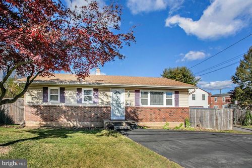 89 Centre Ave, West Norriton, PA, 19403-3217 | Card Image