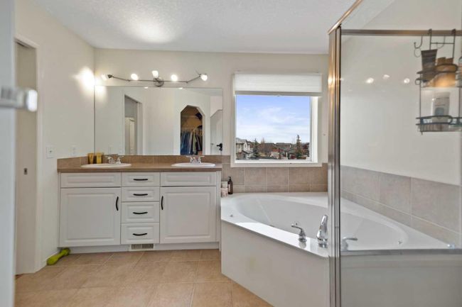 1260 Everridge Drive Sw, Home with 5 bedrooms, 3 bathrooms and 5 parking in Calgary AB | Image 28