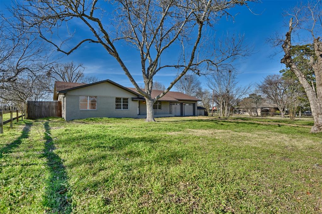 Live Oak St, Round Top, TX 78954