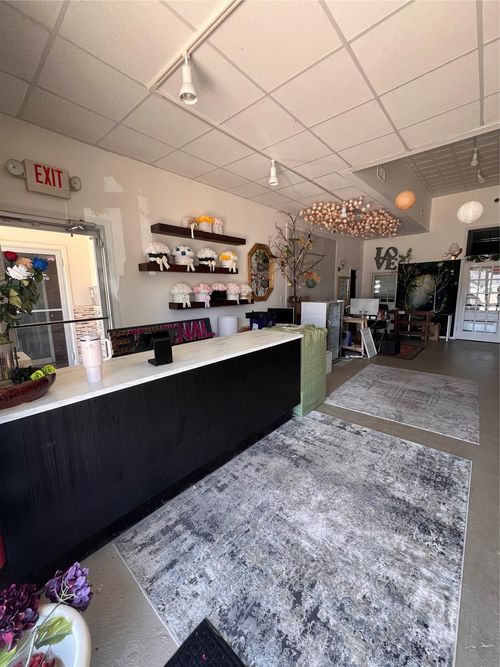 701-705 Bedford Ave, Bellmore, NY, 11710-3658 | Card Image
