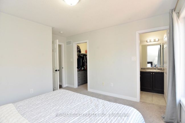 22 Cloudburst Rd, House attached with 3 bedrooms, 3 bathrooms and 2 parking in Brampton ON | Image 12
