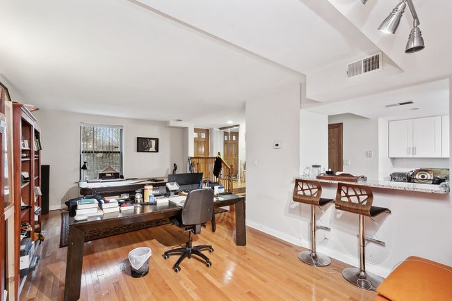APT-109 - 4938 S Drexel Blvd, Condo with 2 bedrooms, 2 bathrooms and 1 parking in CHICAGO IL | Image 4