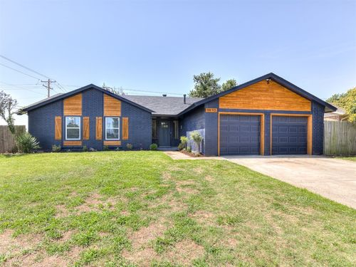 1052 Royal Lane, Yukon, OK, 73099 | Card Image