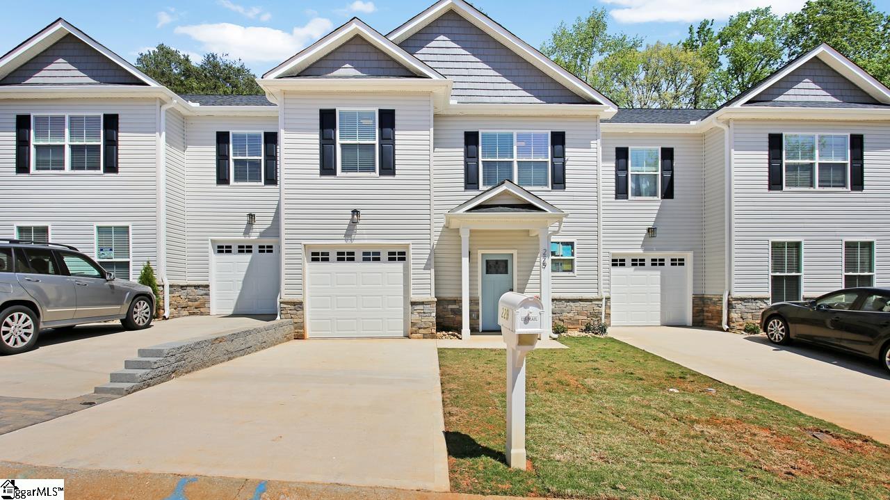 Marshland Ln, Greer, SC 29650