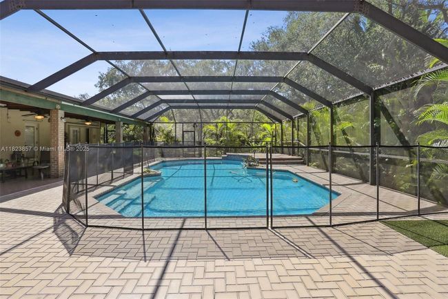 10920 Sw 68th Ave Rd, House other with 4 bedrooms, 3 bathrooms and null parking in Pinecrest FL | Image 8