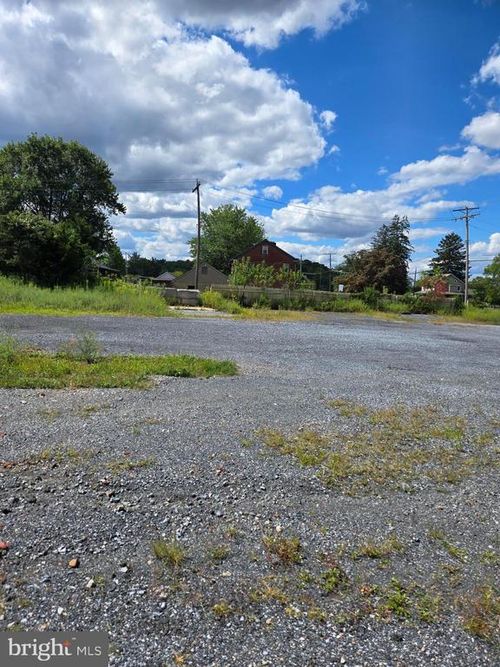 2690 E Harrisburg Pike, Middletown, PA, 17057-3944 | Card Image