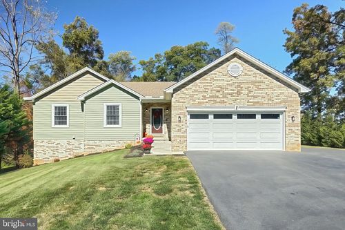 15 Fisher Dr, EAST BERLIN, PA, 17316-9389 | Card Image