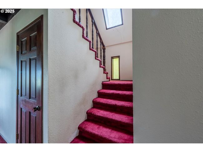 Staircase-To Upper Level | Image 17